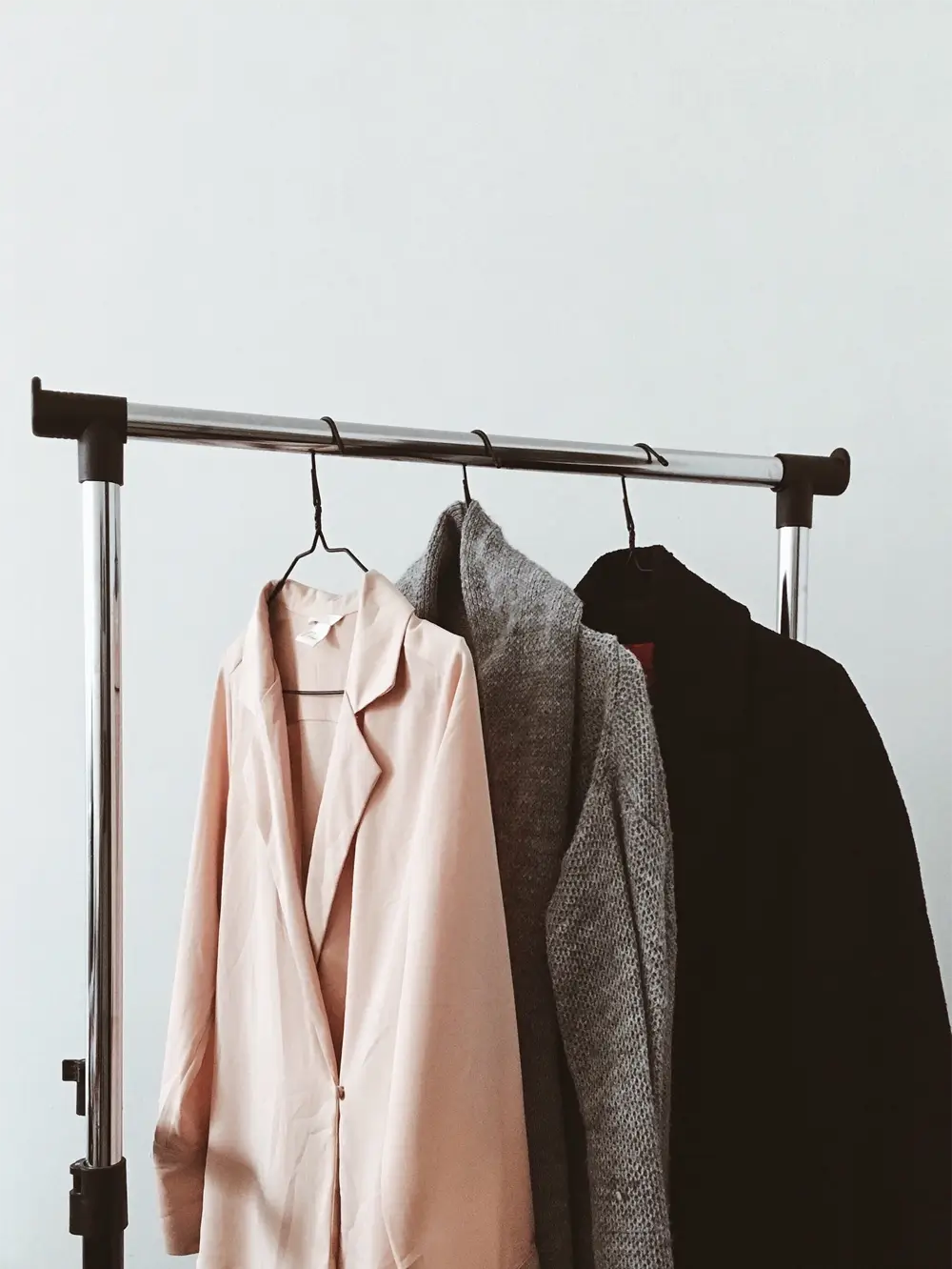 clothes-on-rail-minimalist-style-wardrobe